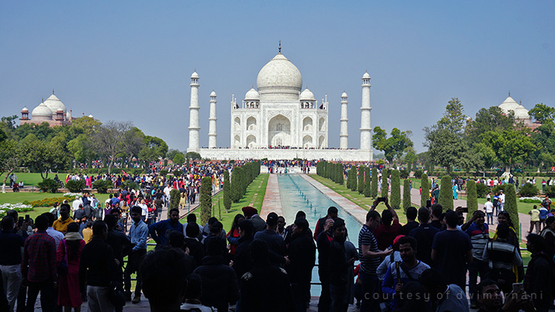 Taj Mahal crowd